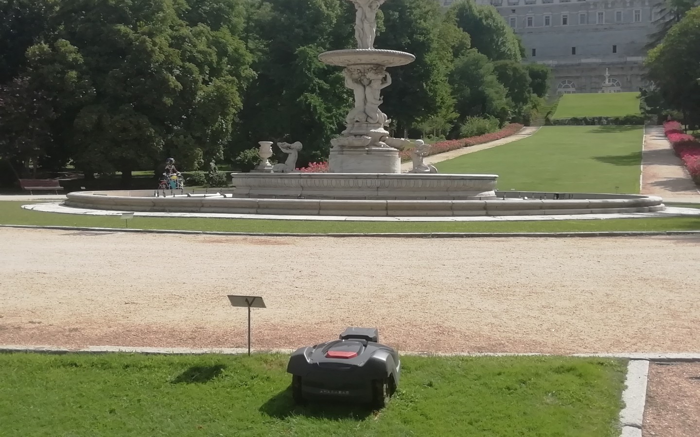 Patrimonio Nacional apuesta por la tecnología más avanzada para el mantenimiento de sus jardines