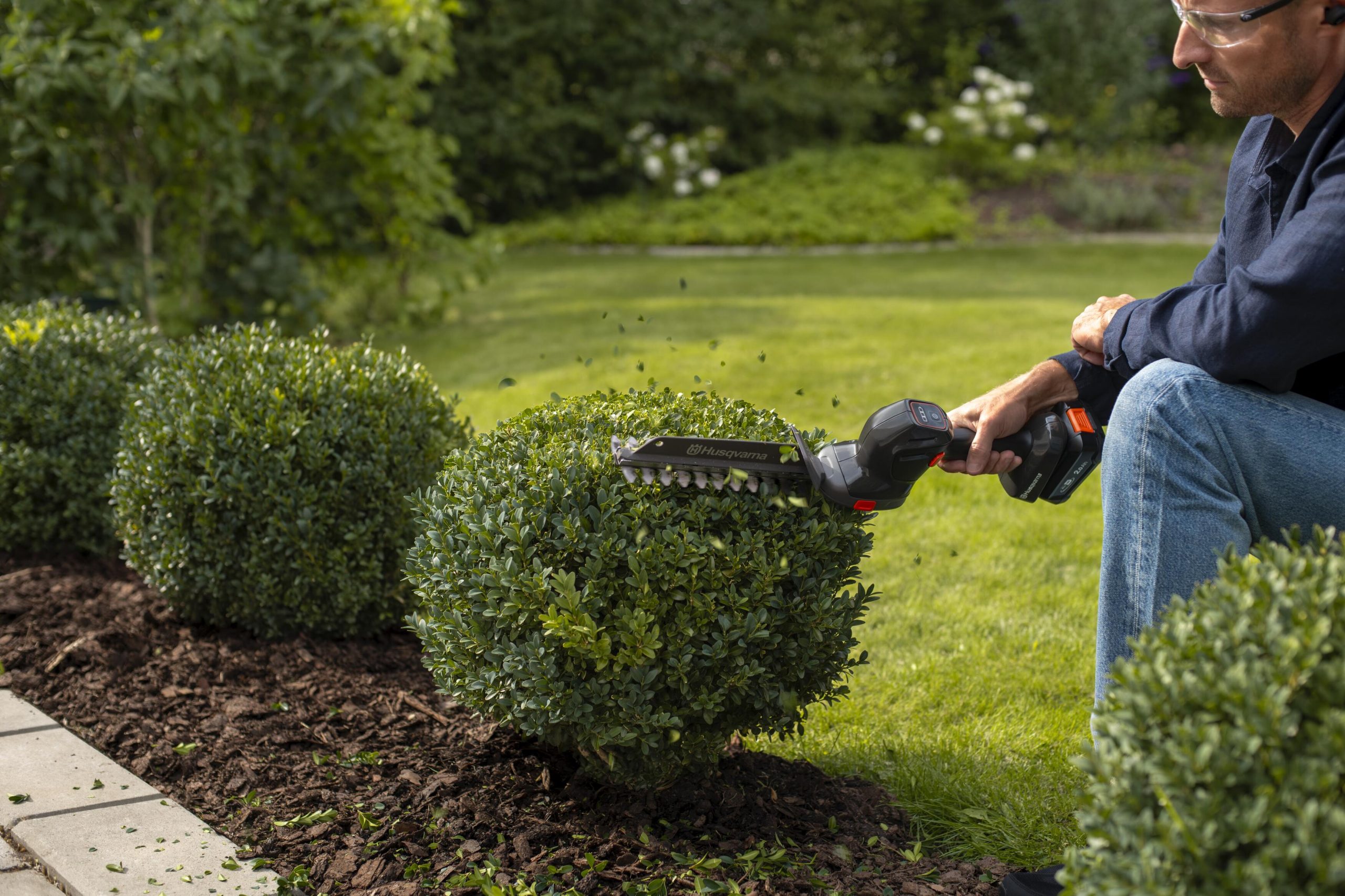Husqvarna AspireTM, la gamme d’outils de jardinage pour tous, élargit son offre avec le taille-haie manuel innovant S20-P4A